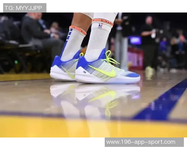 库里致敬韦德经典鞋款感谢12年前的支持与喜爱 库里致敬韦德经典鞋款感谢12年前的支持与喜爱