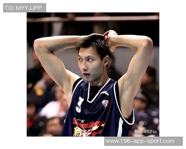 七年前的今天广东男篮球星易建联成功突破CBA万分大关庆祝辉煌成就