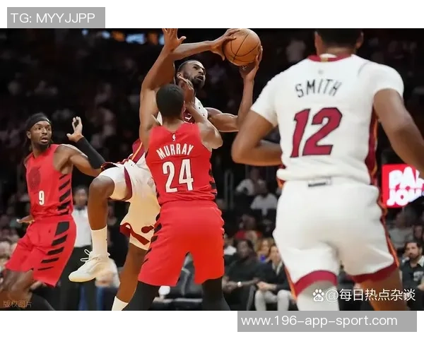 克拉克斯顿再创佳绩29分钟砍下三双14分11板10助助球队赢得胜利